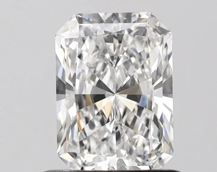 0.91ct Radiant Lab Grown Diamond (Colour E, Clarity VVS2, IGI Certified)